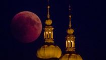 Zatmění Měsíce u Svatého Kopečku u Olomouce. | na serveru Lidovky.cz | aktuální zprávy