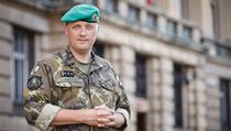 Plukovník Jaroslav Knichal, český katolický kněz a hlavní kaplan Armády České... Plukovník Jaroslav Knichal, český katolický kněz a hlavní kaplan Armády České...