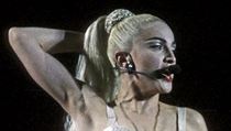 Madonna a její outfit. Nejslavnějším a určitě nejčastěji kopírovaným Madonniným... | na serveru Lidovky.cz | aktuální zprávy