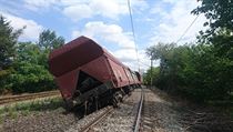 Vykolejený vlak v pražských Vršovicích budou hasiči dostávat zpět na trať... | na serveru Lidovky.cz | aktuální zprávy