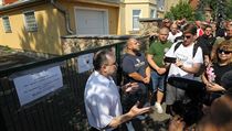 Pochod dorazil před koupaliště. | na serveru Lidovky.cz | aktuální zprávy