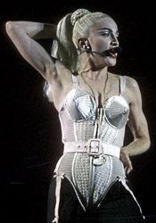 Madonna. Módní ikona a chameleon, který dal ženám sebedůvěru Madonna a její outfit. Nejslavnějším a určitě nejčastěji kopírovaným Madonniným... | na serveru Lidovky.cz | aktuální zprávy