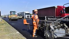 Na dálnici D1 u Prahy pokraovala rekonstrukce úseku mezi 11,7. a 16,7....