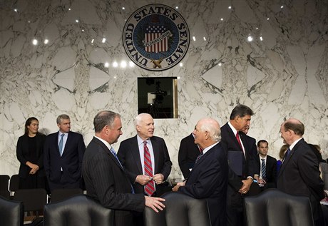 Zahraniní výbor amerického Kongresu jedná o intervenci v Sýrii. John McCain...