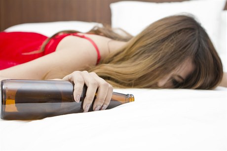 Kadá desátá eny pije alkohol rizikovým zpsobem, varují odborníci