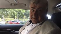 Záběr z videa, které umístil slovenský ministr dopravy Érsek Arpád na svůj... | na serveru Lidovky.cz | aktuální zprávy