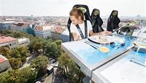 Přímo pod nohama mají účastníci několik desítek metrů volného prostoru. | na serveru Lidovky.cz | aktuální zprávy