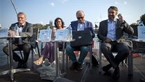 Zleva Bohuslav Svoboda (ODS), Marta Semelová (KSČM), Ivan Pilný (ANO) a Jakub... | na serveru Lidovky.cz | aktuální zprávy