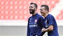 Slávisté Josef Hušbauer (vlevo) a Stanislav Tecl se baví na srazu reprezentace. | na serveru Lidovky.cz | aktuální zprávy