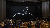 Logo firmy Apple. Firma se chystá předvést nový výrobek. | na serveru Lidovky.cz | aktuální zprávy