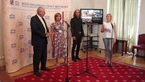 Předání petice na podporu biotroniky do Senátu Parlamentu České republiky. | na serveru Lidovky.cz | aktuální zprávy