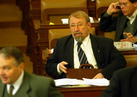Sociální demokrat a bývalý éf zahraniního výboru snmovny Vladimír Latvka.