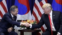 Americký prezident Donald Trump a jihokorejský prezident Mun Če-in | na serveru Lidovky.cz | aktuální zprávy