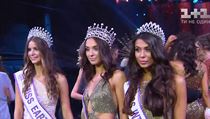 Vítězka Miss Ukrajina 2018 Veronika Didusenková z Kyjeva (uprostřed). | na serveru Lidovky.cz | aktuální zprávy