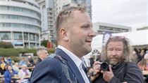Petr Stuchlík byl během předvolební akce zasažen vejcem. Vyměnil si znečištěné... | na serveru Lidovky.cz | aktuální zprávy