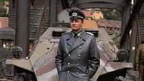 Robert Vaughn ve filmu Most u Remagenu (1969). Režie: John Guillermin. | na serveru Lidovky.cz | aktuální zprávy