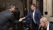 Zdeněk Hřib (vlevo) si třese rukou s Jiřím Pospíšilem. | na serveru Lidovky.cz | aktuální zprávy