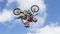 Salto vzad na motorce s freestyle motokrosovým mistrem světa Liborem Podmolem. | na serveru Lidovky.cz | aktuální zprávy