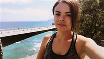 Dívka si fotí selfie před Sea Cliff Bridge v Austrálii. | na serveru Lidovky.cz | aktuální zprávy