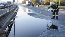 Důvodem uzavírky je silně zapáchající kyselá kapalina, která unikla z nádrže... | na serveru Lidovky.cz | aktuální zprávy