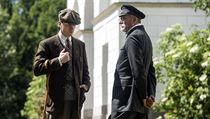 Filmoví Karel Čapek (Jan Budař) a prezident Masaryk (Martin Huba). K Čapkovi... | na serveru Lidovky.cz | aktuální zprávy