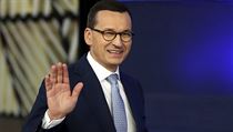 Polský premiér Mateusz Morawiecki při příchodu na jednání v Bruselu. Polský premiér Mateusz Morawiecki při příchodu na jednání v Bruselu.