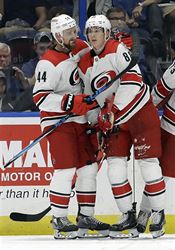 Martin Nečas se raduje ze svoji první branky v NHL Martin Nečas se raduje ze svoji první branky v NHL