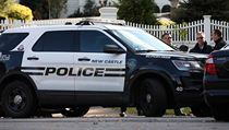 Policisté před domem manželů Clintonových. | na serveru Lidovky.cz | aktuální zprávy