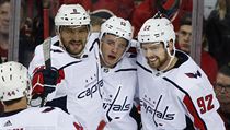 Jakub Vrána oslavuje gól s Alexandrem Ovechkinem a Evgenyem Kuznetsovem při... | na serveru Lidovky.cz | aktuální zprávy