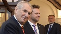 Předseda Poslanecké sněmovny Radek Vondráček (vpravo) vítá prezidenta Miloše... | na serveru Lidovky.cz | aktuální zprávy