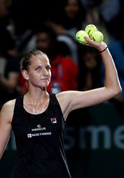 Kvitová i Plíšková prohrály. Ve čtvrtek si proti sobě zahrají o postup do semifinále Karolína Plíšková se raduje z triumfu nad Caroline Wozniackou. | na serveru Lidovky.cz | aktuální zprávy
