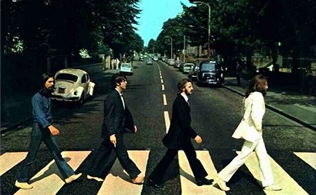 Slavní The Beatles na slavné Abbey Road