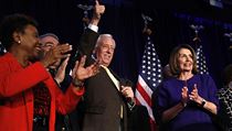 Demokrat Whip Steny Hoyer zvedá palec poté, co demokratická expředsedkyně... | na serveru Lidovky.cz | aktuální zprávy