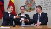 Pražští zastupitelé budou jednat o vlivu Číny na Prahu, ODS naštval status Pirátů s rudou chobotnicí Koalice bude mít v 65členném zastupitelstvu většinu 39 hlasů. | na serveru Lidovky.cz | aktuální zprávy
