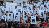 Shromáždění lidí na Staroměstském náměstí požadující demisi premiéra Babiše. | na serveru Lidovky.cz | aktuální zprávy