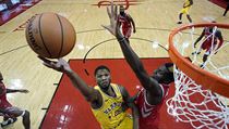 Alfonzo McKinnie (28) z poraženého týmu Golden State Warriors. | na serveru Lidovky.cz | aktuální zprávy