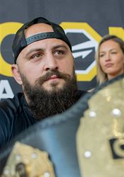 Novodobí gladiátoři. MMA v Česku nebývalé roste, dvakrát vyprodá O2 Arenu! Michal Martínek, šampion Oktagonu v těžké váze. | na serveru Lidovky.cz | aktuální zprávy