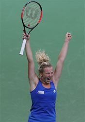 Fed Cup čekají velké změny. Finále se bude hrát na jednom místě, v dubnu, v Praze Tenistka Kateřina Siniaková se raduje ze zisku trofeje. | na serveru Lidovky.cz | aktuální zprávy