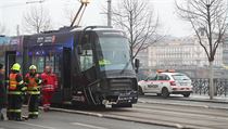 Po srážce dvou tramvají u Tančícího domu bylo zraněno 12 lidí. | na serveru Lidovky.cz | aktuální zprávy