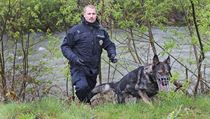 V Chorvatsku našli mrtvolu v mrazáku. Byla tam 18 let, je to zřejmě dcera majitelů domu Policejní pes při hledání pohřešované osoby. Snímek z května 2017. | na serveru Lidovky.cz | aktuální zprávy