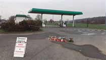Čerpací stanice v Nelahozevsi, kde byla zavražděna pumpařka, je již pátý den... | na serveru Lidovky.cz | aktuální zprávy
