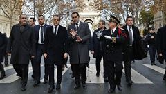 Francouzský prezident Emmanuel Macron se vydal do ulic Paíe zkontrolovat...