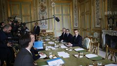 Jednání vlády v Elysejském paláci kvli nepokojm ve Francii.