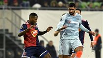Hráč Vidi Paulo Vinicius v souboji s Rubenem Loftusem-Cheekem z Chelsea. | na serveru Lidovky.cz | aktuální zprávy
