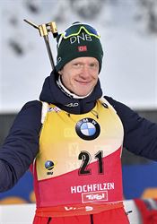 Bö navázal na výhry z Pokljuky, z Čechů byl nejlepší Krčmář Johannes Thingnes Boe se usmívá poté, co ovládl sprint mužů na deset kilometrů. | na serveru Lidovky.cz | aktuální zprávy
