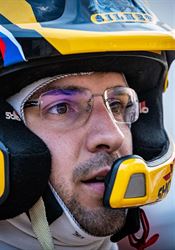 Mrznu a čtu zprávu: Lásko, jsi táta. Macík junior nejen o uplynulé Rallye Dakar Martin Macík junior v závodnické přilbě. | na serveru Lidovky.cz | aktuální zprávy