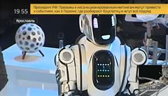 Na technologickém fóru v ruské Jaroslavli zamnili robota za lovka v kostýmu.
