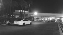 Automobil společnosti Tesla přejel robota. | na serveru Lidovky.cz | aktuální zprávy