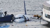 15. února 2009 nouzově dosedl letoun amerických aerolinií US Airways na hladinu... | na serveru Lidovky.cz | aktuální zprávy