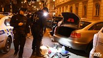 Zbraně, náboje a pervitin. Policisté v centru Prahy našli auto plné překvapení Policisté prohledali vůz. | na serveru Lidovky.cz | aktuální zprávy